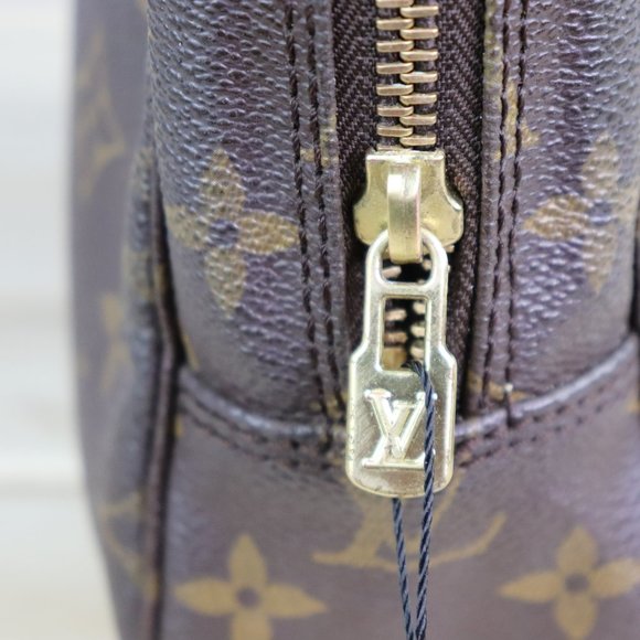 Louis Vuitton Cosmetic Pouch Toilette 23 - Picture 5 of 10